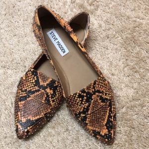 Steve Madden snake & studs flats nwot